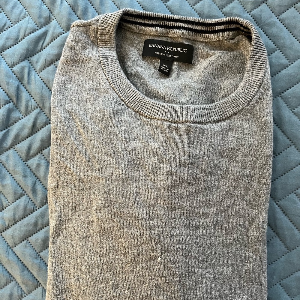 Banana Republic Factory gray men’s crew neck sweater, size XL